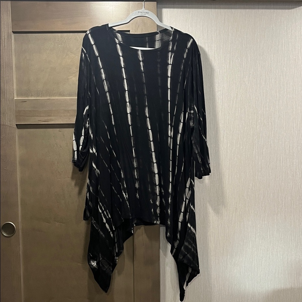 Black and gray Striped Tunic Top